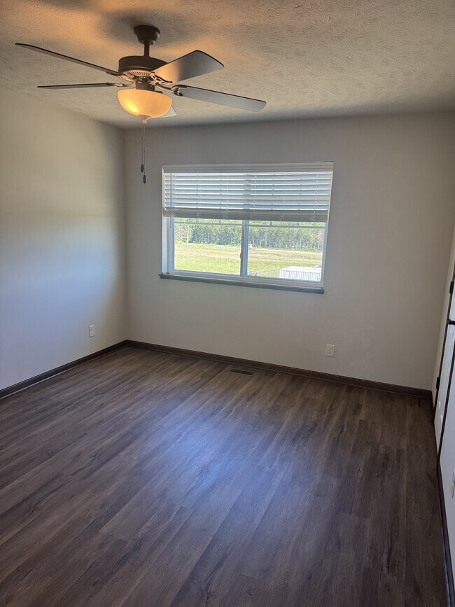 Building Photo - 141 W Olson Ave