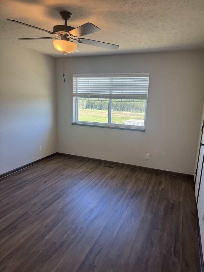 Building Photo - 331 W Samuel Ave