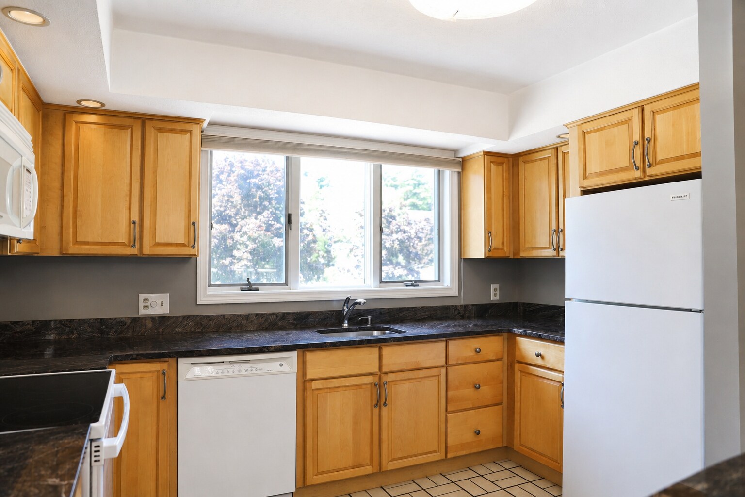 Building Photo - 701 Sherwood Forest Ln