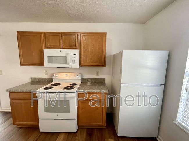 Building Photo - 944 Schofield Ln