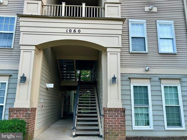 Building Photo - 1069 Gardenview Loop