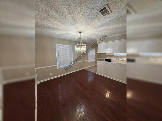 Building Photo - 322 E Lee Ave