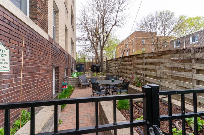 Building Photo - 1110 W 25th St