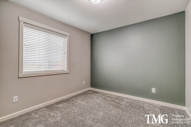 Building Photo - Spacious 4  BD Home with Modern Upgrades in Vancouver