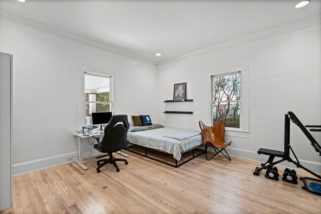 Building Photo - 805 Antone St NW