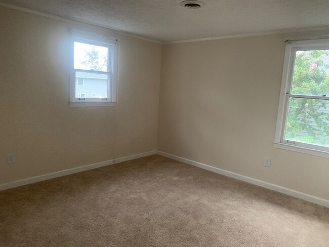 Building Photo - River Walk Apartment