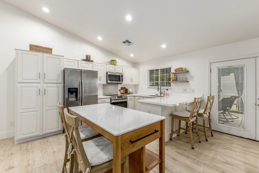 Building Photo - 15433 N 63rd St