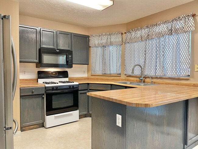 Building Photo - Cozy West Valley Home For Rent!