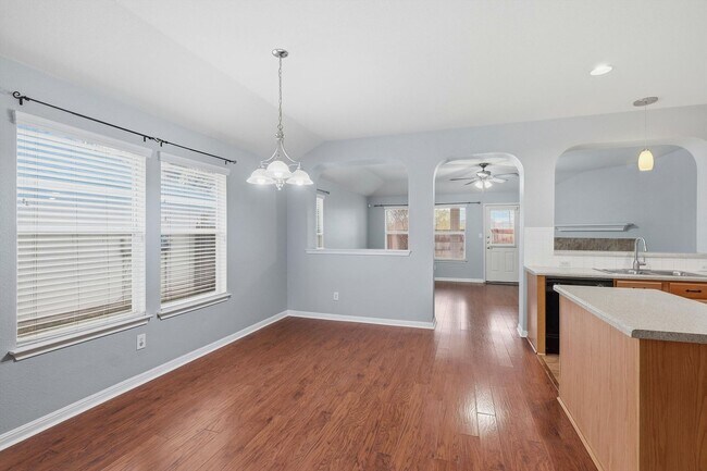 Building Photo - Freshly Painted Spacious 4 Bedroom!