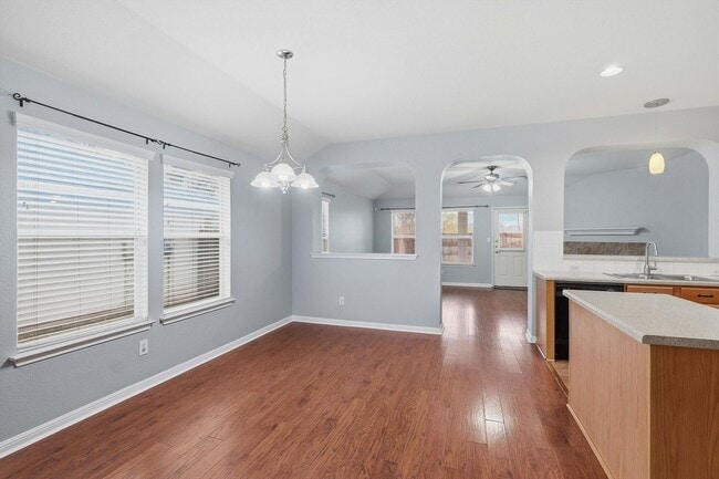 Building Photo - MOVE IN SPECIAL!