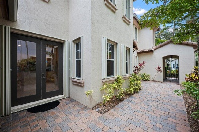 Building Photo - 877 Taft Ct