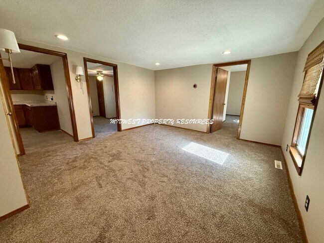 Building Photo - 405 Benton St