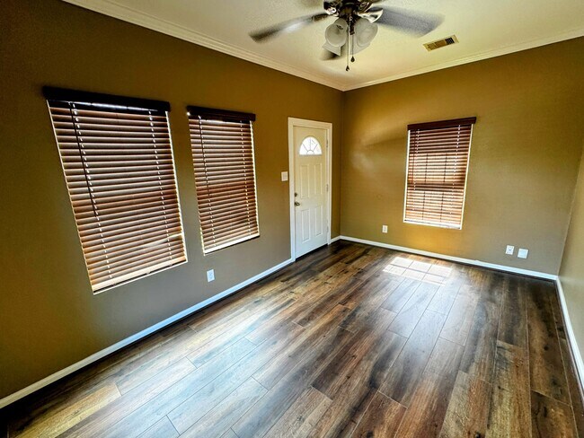 Building Photo - 507 N 78th St