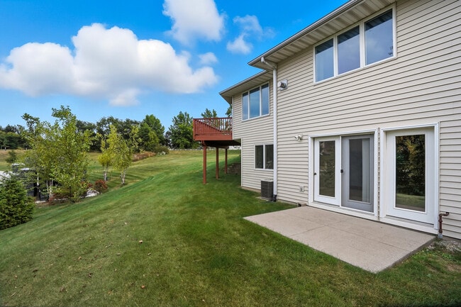 Building Photo - 8 Redtail Ct