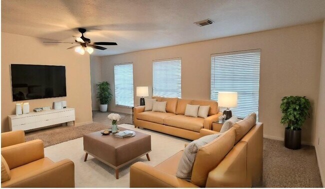 Building Photo - 2111 Paintbrush Ave