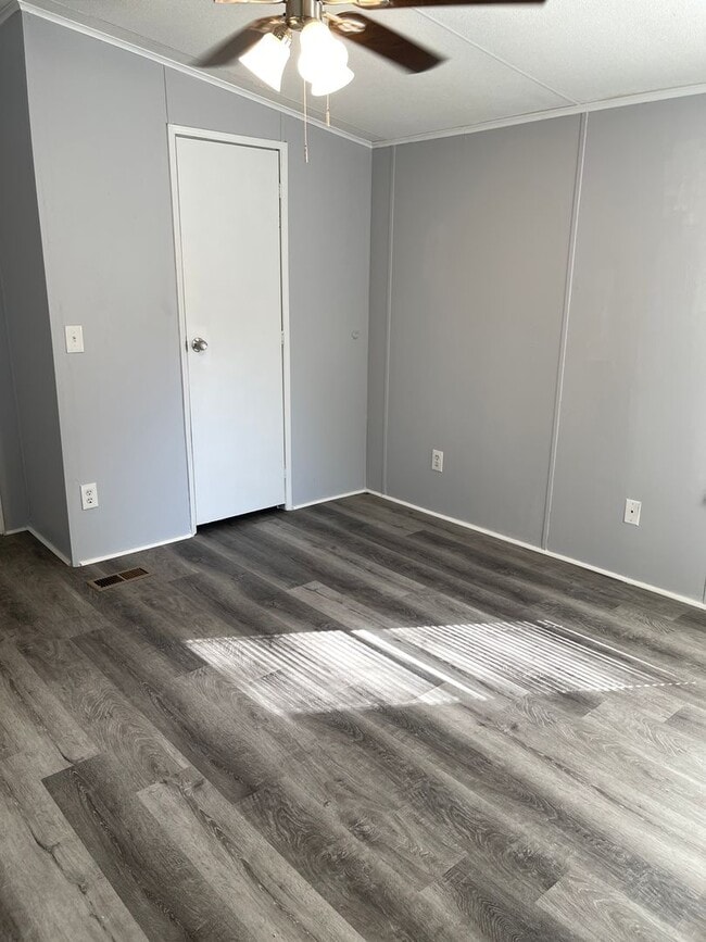 Building Photo - Renovated Home