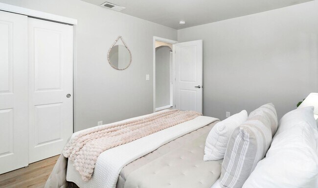 Building Photo - SLOAN'S LAKE: 2-BEDROOM 1 BATH WITH HIGH-END FINISHES