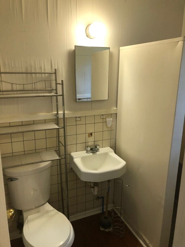 Building Photo - r1135