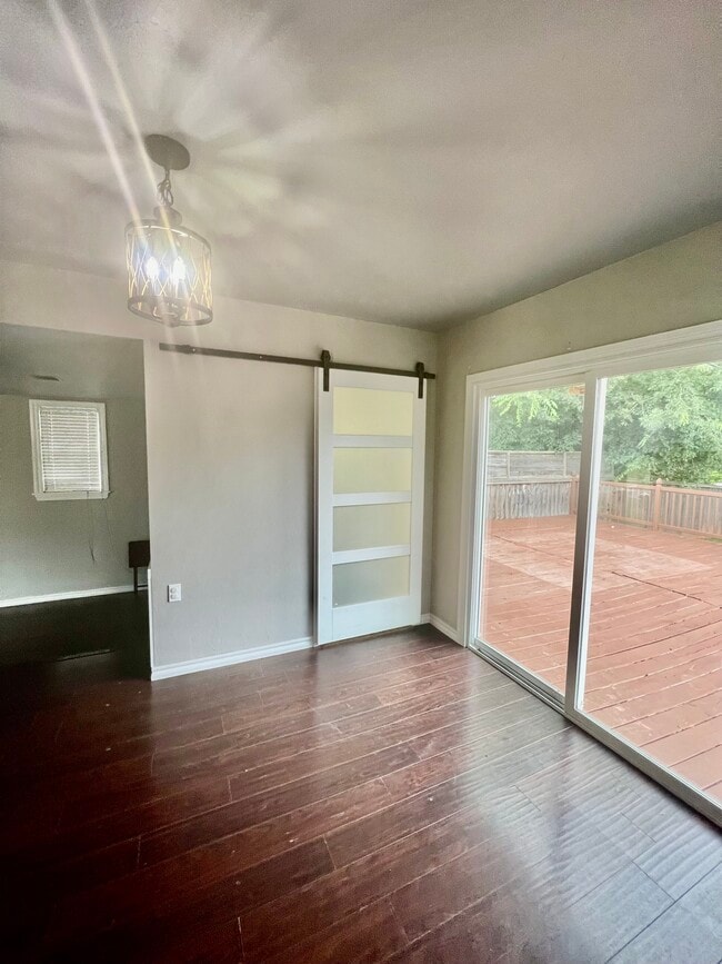 Building Photo - 317 Truman Pl