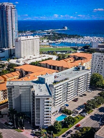 Building Photo - 470 3rd St S