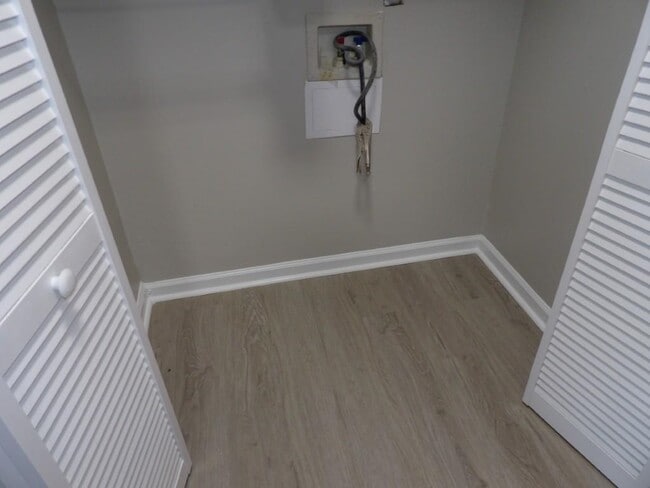 Building Photo - 4363 Spa Dr