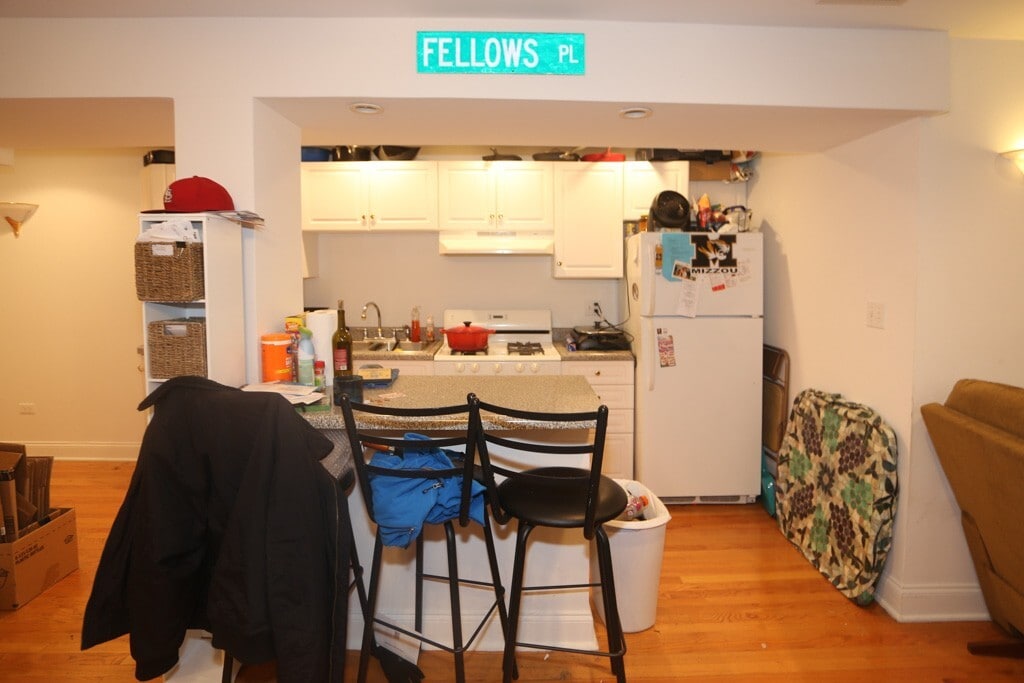 Building Photo - 1436 W Belle Plaine Ave