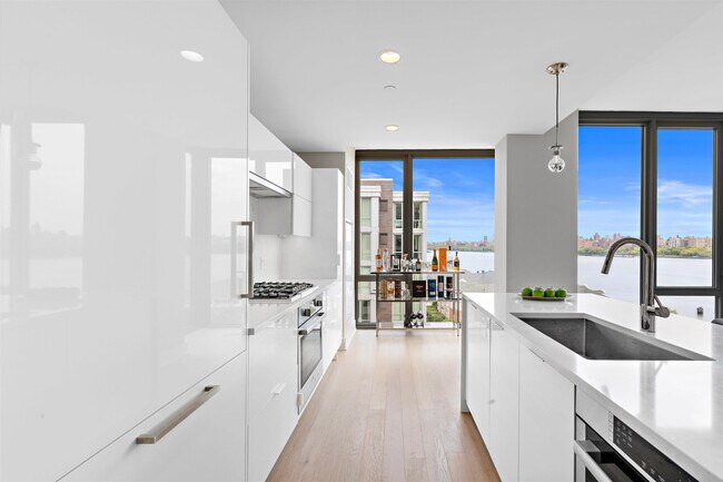 Building Photo - 9 Ave at Port Imperial