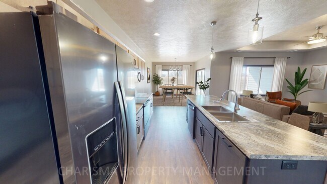 Building Photo - 4526 W Graceland Pl