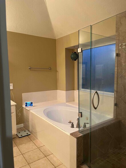 Building Photo - 8207 Fairgrove Park Ct