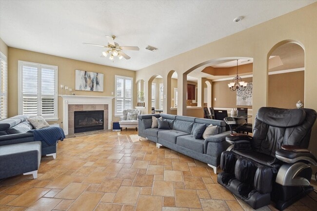 Building Photo - 11215 Royce Palms Dr