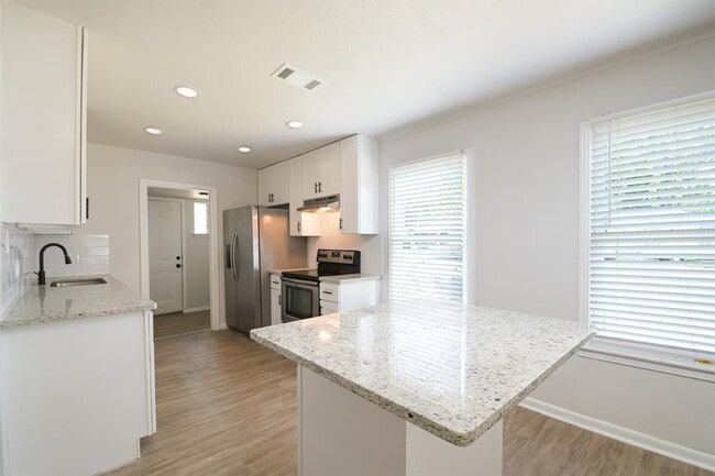 Building Photo - 309 Buhler Dr