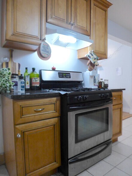 Building Photo - 17 Eldora St