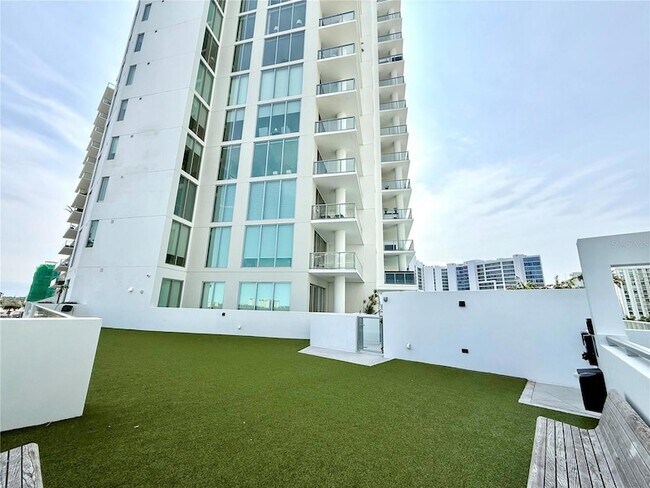 Building Photo - 301 Quay Cmn