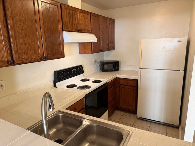 Building Photo - 3266 Ashford St