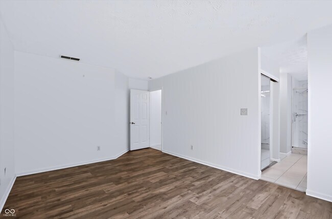 Building Photo - 7733 Park North Lake Dr