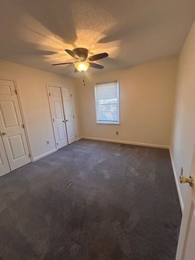 Building Photo - READY TO MOVE IN! 2 Beds 2 Baths!