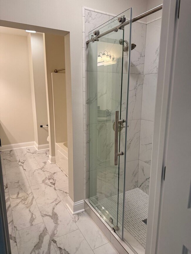 Building Photo - Beautiful 3BR / 2.5BA Townhouse Just 4 Miles from LSU!  Cottages at University Villas