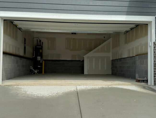 Building Photo - 106 Millbrook Dr