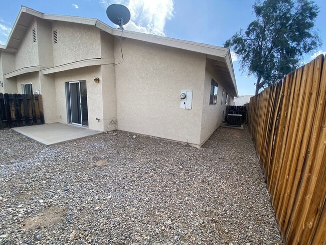 Building Photo - *DONT MISS OUT ON THIS GREAT MOVE IN SPECIAL! 1/2 OFF OF FIRST FULL MONTHS RENT!!