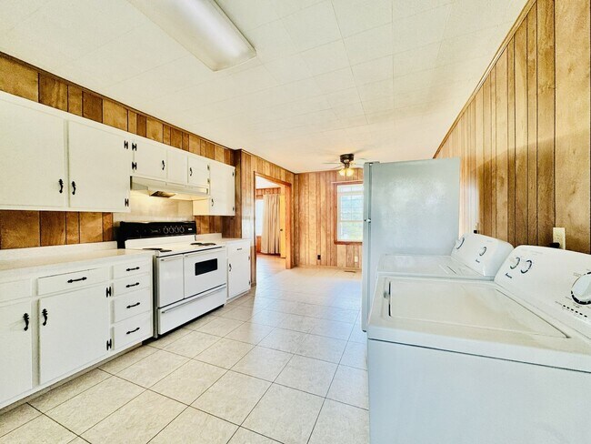 Building Photo - 3976 US-19E