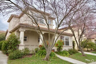 Building Photo - West Davis 4 Bedroom 2.5 Bathroom Home Rig...