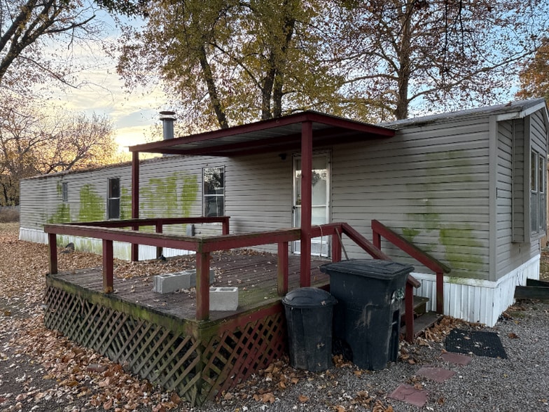 Building Photo - 722 N Linn St