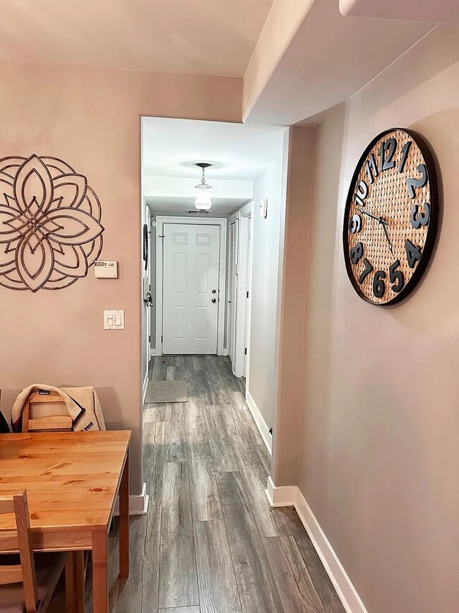 Building Photo - 4335 W Irving Park Rd