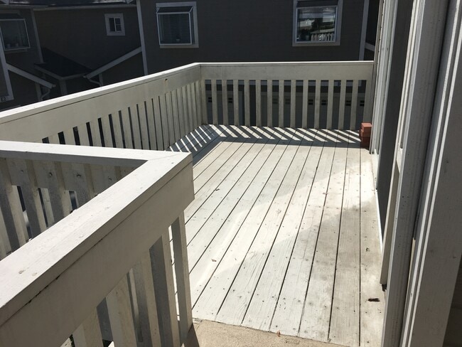 Building Photo - 2210 Canyon Dr