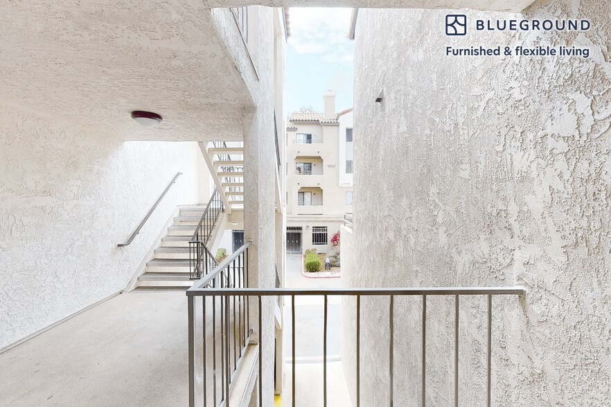 Building Photo - 10024 Paseo Montril