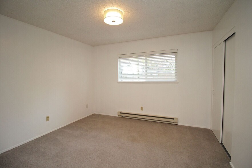 Building Photo - 8122-8122 SW 31st Ave