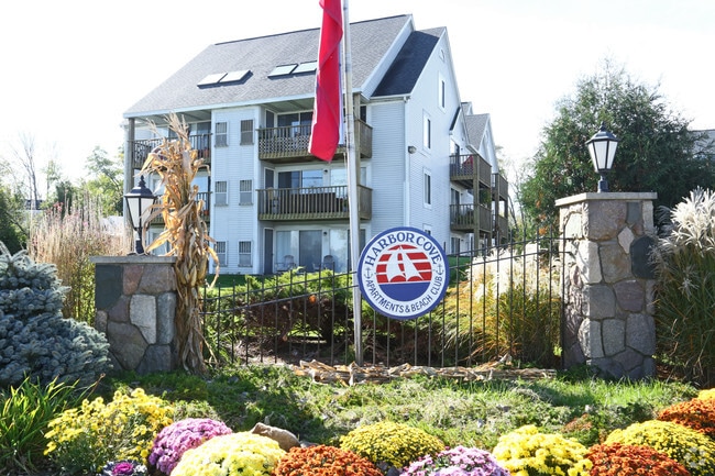 Building Photo - Harbor Cove