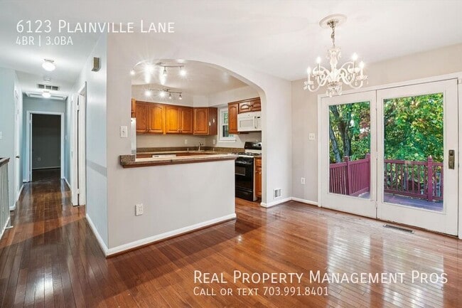 Building Photo - 6123 Plainville Ln