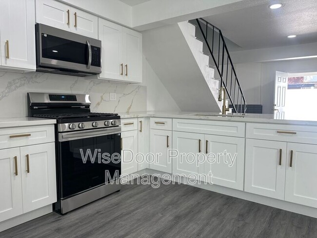 Building Photo - 1810 E Adams Ave