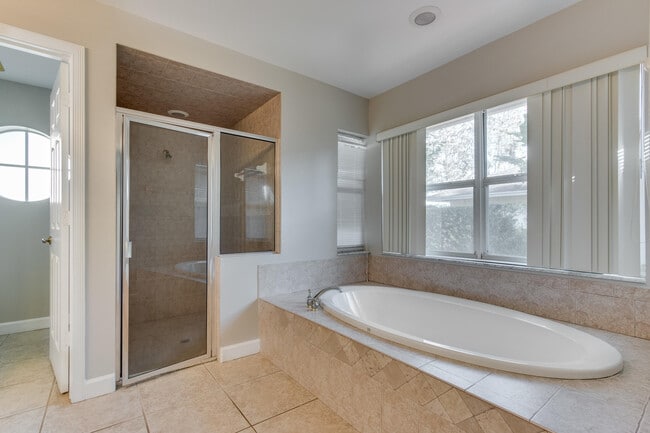 Building Photo - 14185 Greentree Dr